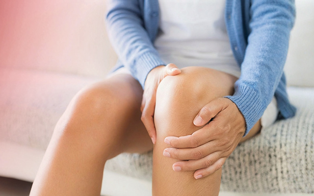 Person holding their knee in pain, symbolizing knee discomfort and the effects of knee joint pain.